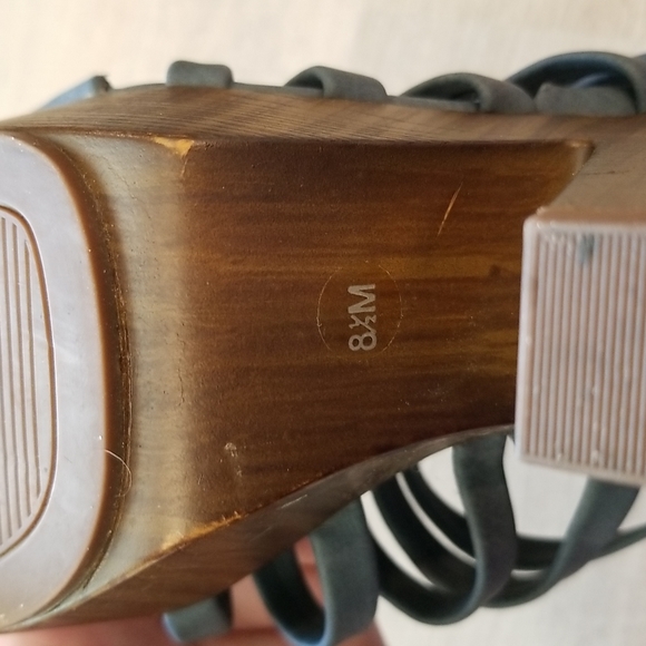 EUC G by GUESS Women's Seany Washed Denim/Jayne Nubuck Sandal Size 8.5 - Picture 10 of 10